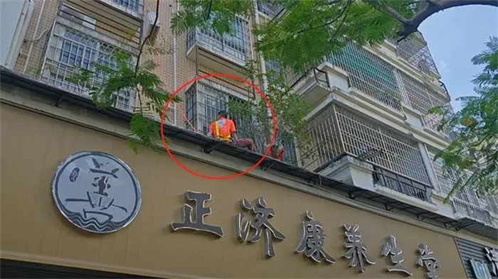 最担心的事发生了！福建一空调安装师傅坠楼